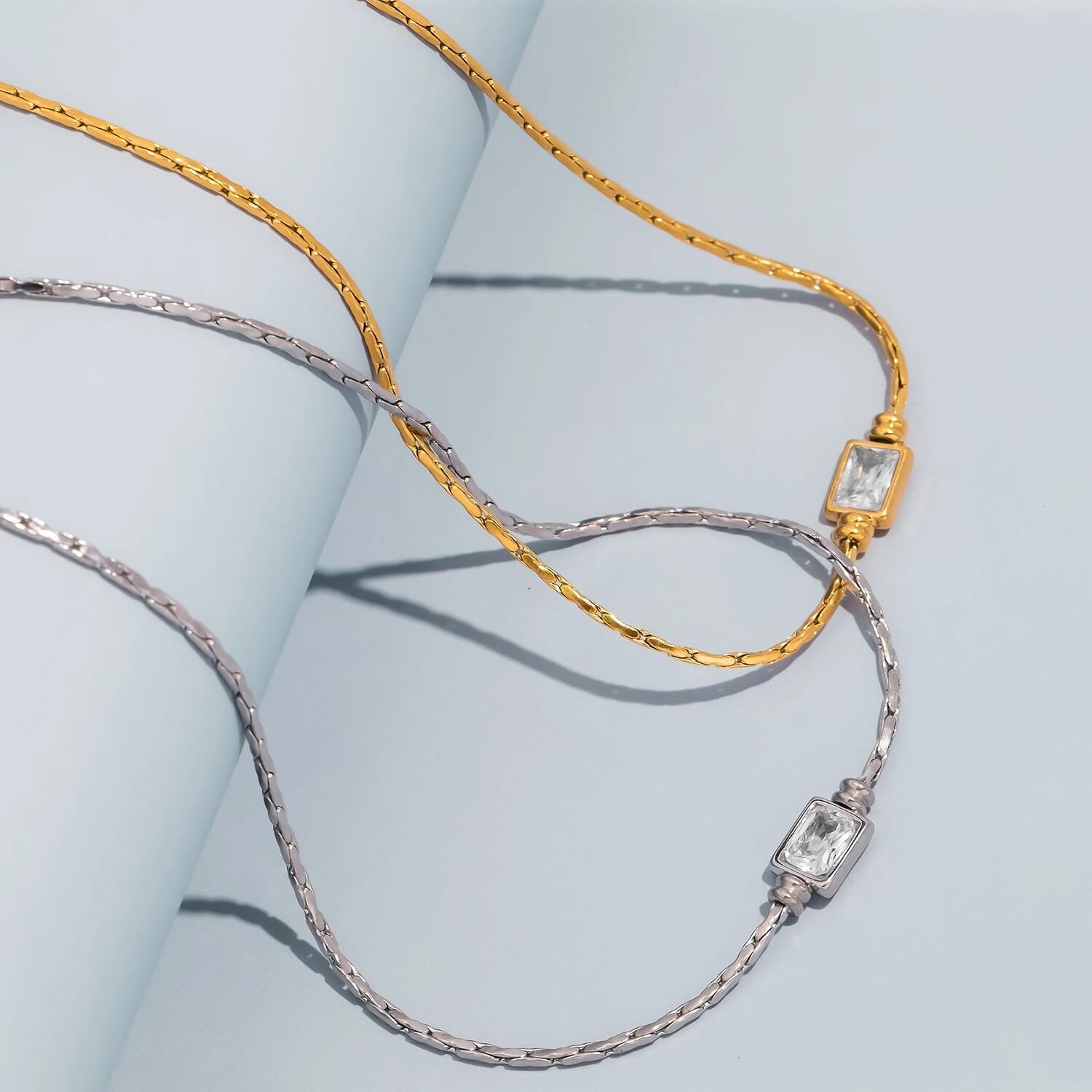 送料関税込☆【ALIITA】 necklace with chrysoprase and citrine Elisa Gold Short Pendant Necklace | Kendra Scott