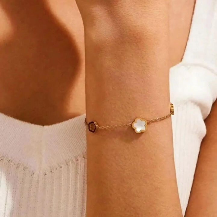 Five Clover Pendant Bracelet